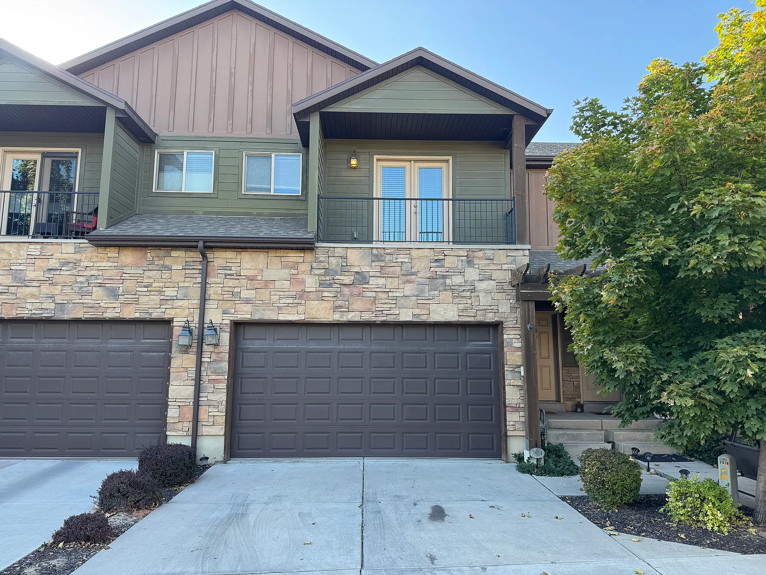 3 bed, 2.5 bath, 2170 sqft, $2,450 — Photo 1