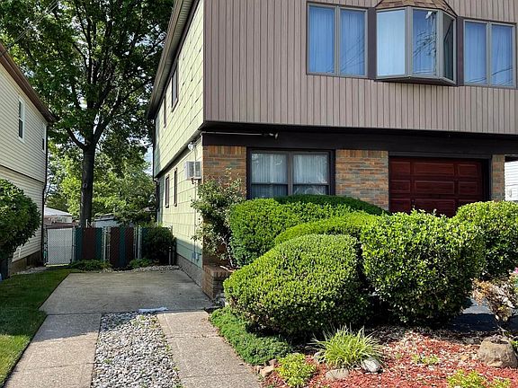 3rd image of 221 Barlow Ave