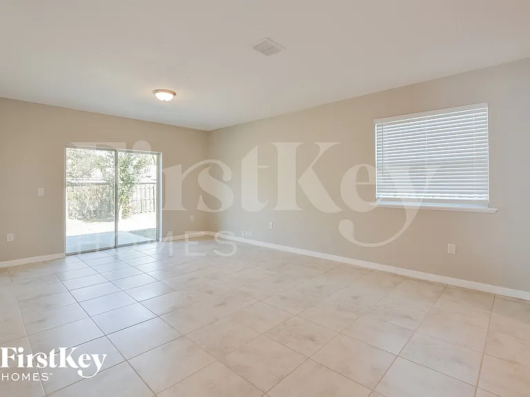 3920 Scotland St — Photo 6
