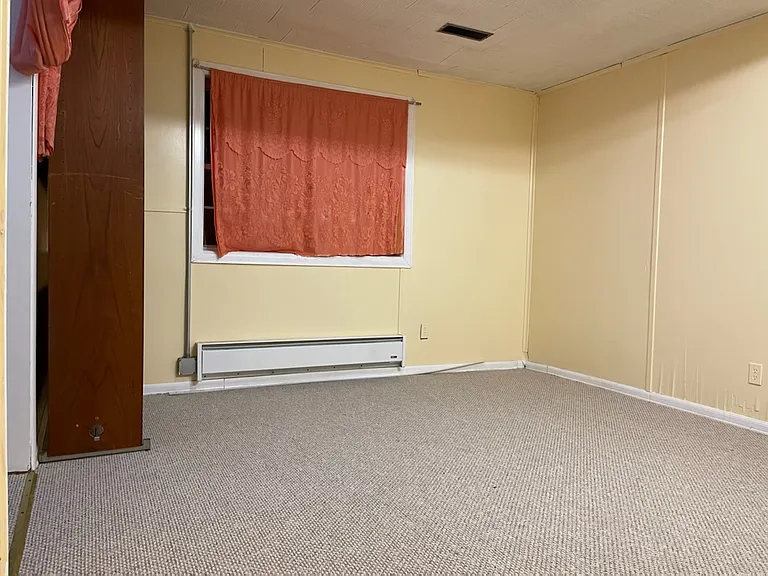 89 Ryckman Ave #BASEMENT — Photo 2