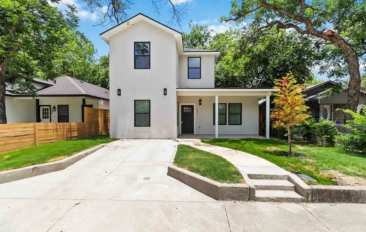 3 bed, 2.5 bath, 1654 sqft, $2,767 — Photo 1