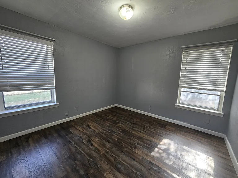 427 Royal Crest Dr — Photo 15