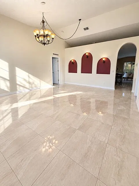 4 bed, 2.0 bath, 2108 sqft, $2,800 — Photo 4