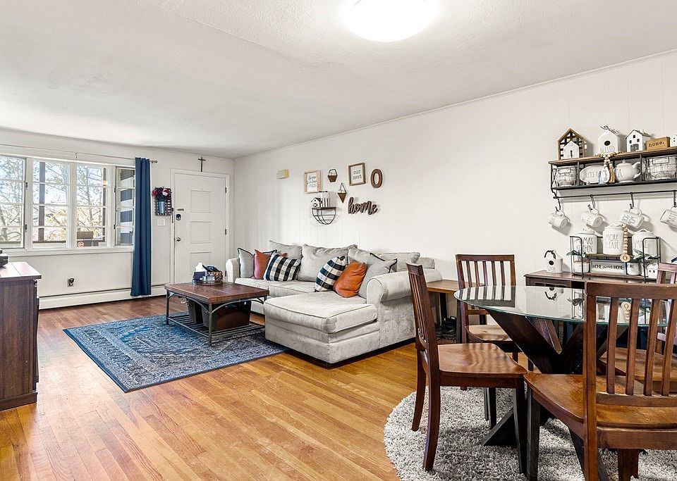 1st image of 115 Blossom St #1