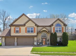 205 Doubletree Ln, Smithville, MO 64089