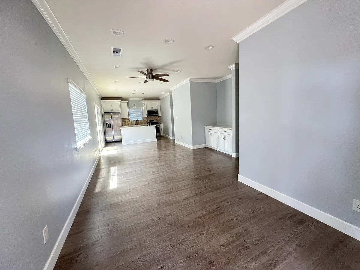 Building Photo - 13727 La Cuarta St