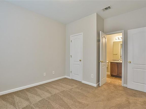 2nd image of 925 Okelly St SE