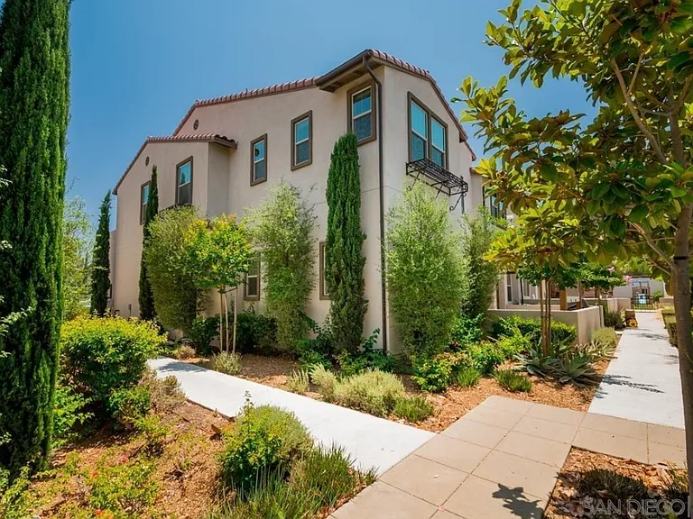 8753 Boulder Ln — Photo 3