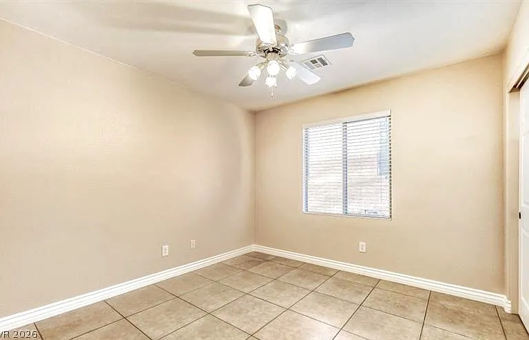 5565 Golden Palms Ct — Photo 12