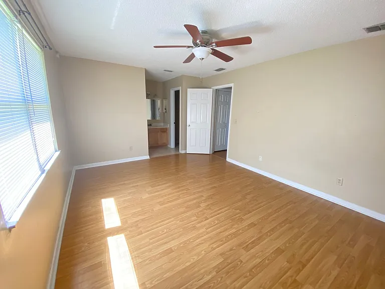 599 Richard Lee St — Photo 5