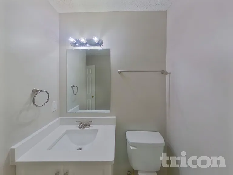 7400 Palmetto Ct — Photo 9