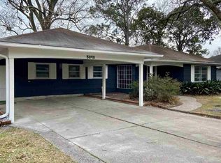 5040 Woodlawn Dr, Groves, TX 77619