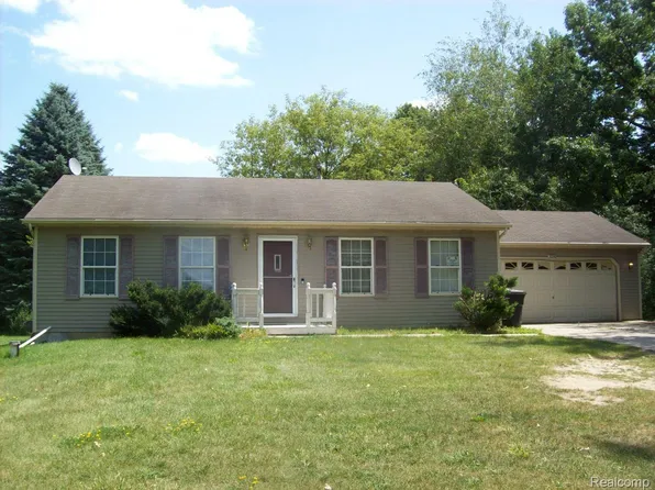 3030 Thomas Rd, Oxford, MI 48371