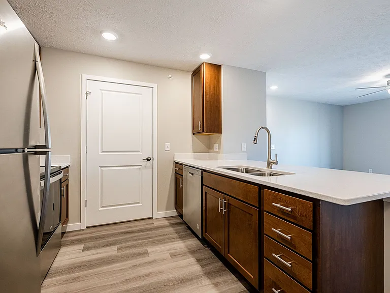 Kings Ridge Apartments — Photo 29