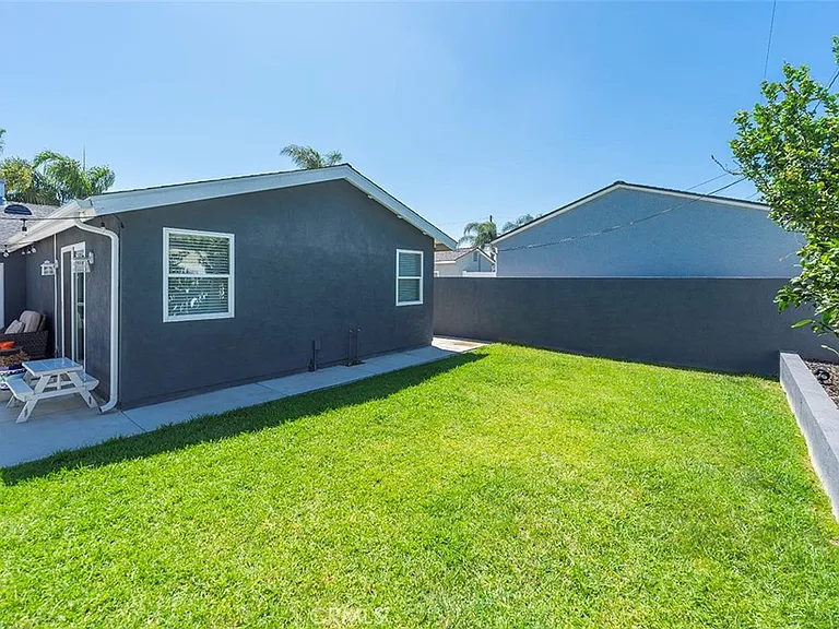 18417 Glenburn Ave — Photo 34