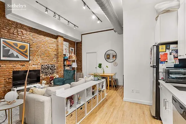 Rented by Sotheby's International Realty | media 16