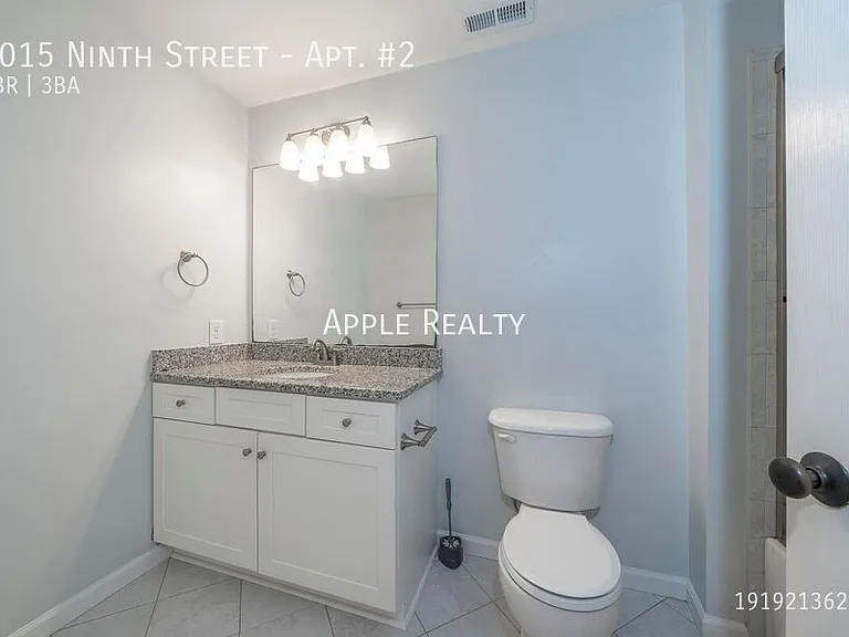1015 9th St #2 — Photo 20
