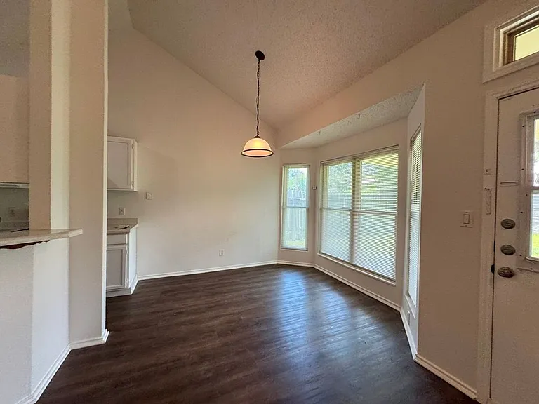 16404 Edgemere Dr — Photo 20