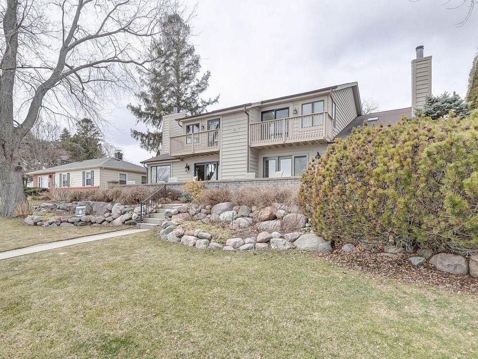 1st image of 2408 Lake Shore Blvd