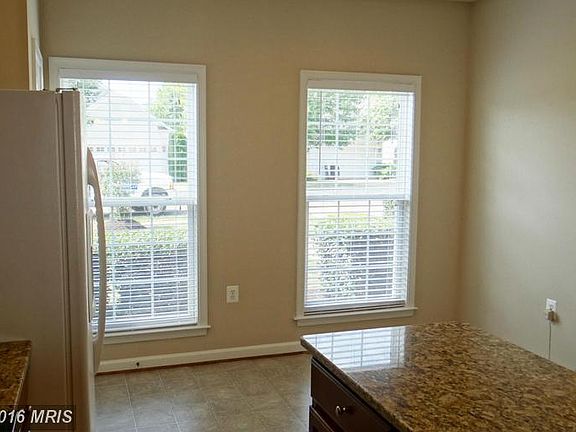 5th image of 37 Chantilly Pl