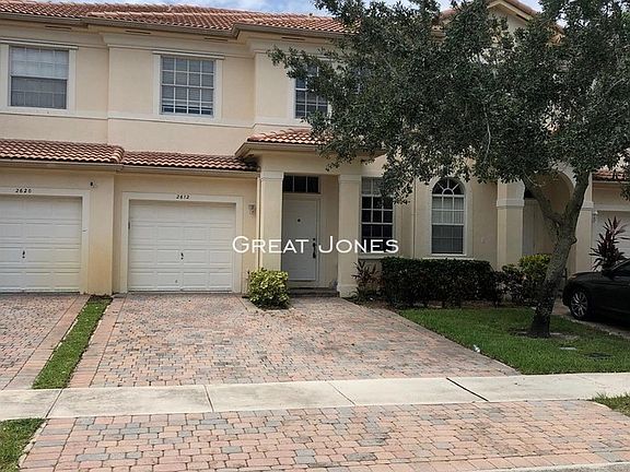 3rd image of 2612 SW 84th Ter #105