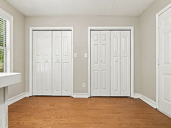 5th image of 21 Arbor Cove Dr
