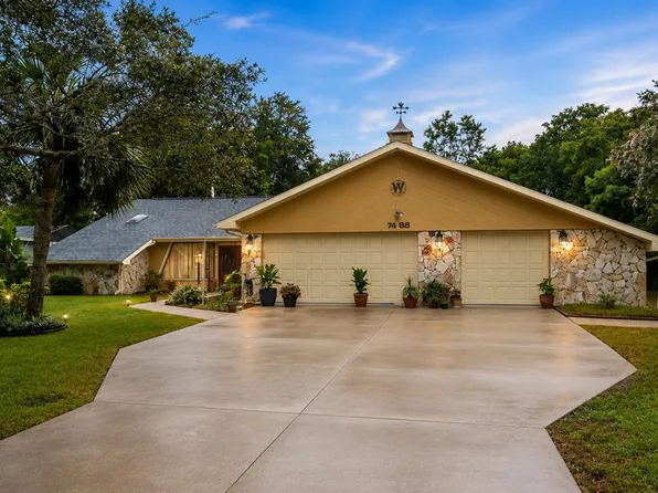 7488 River Country Dr, Weeki Wachee, FL 34607