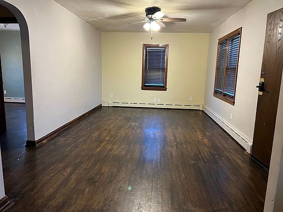 4th image of 414 W 10th