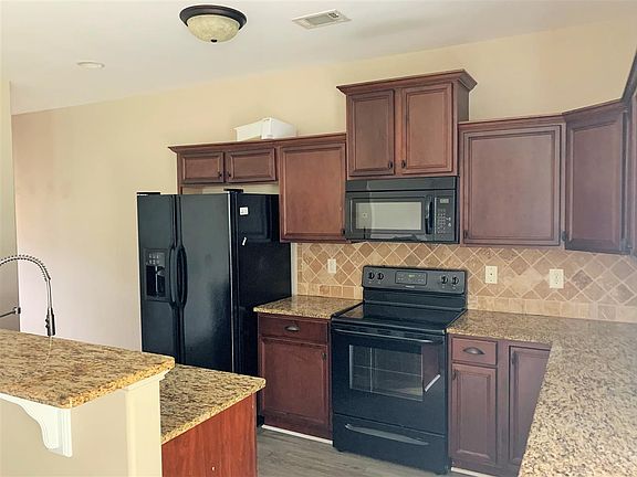 3rd image of 112 Broomsedge Ln