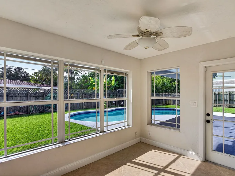 1240 SW 3rd Ter — Photo 30