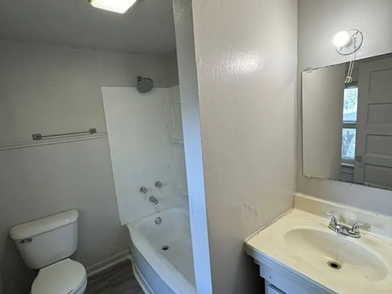 1360 Huestis Ave — Photo 8