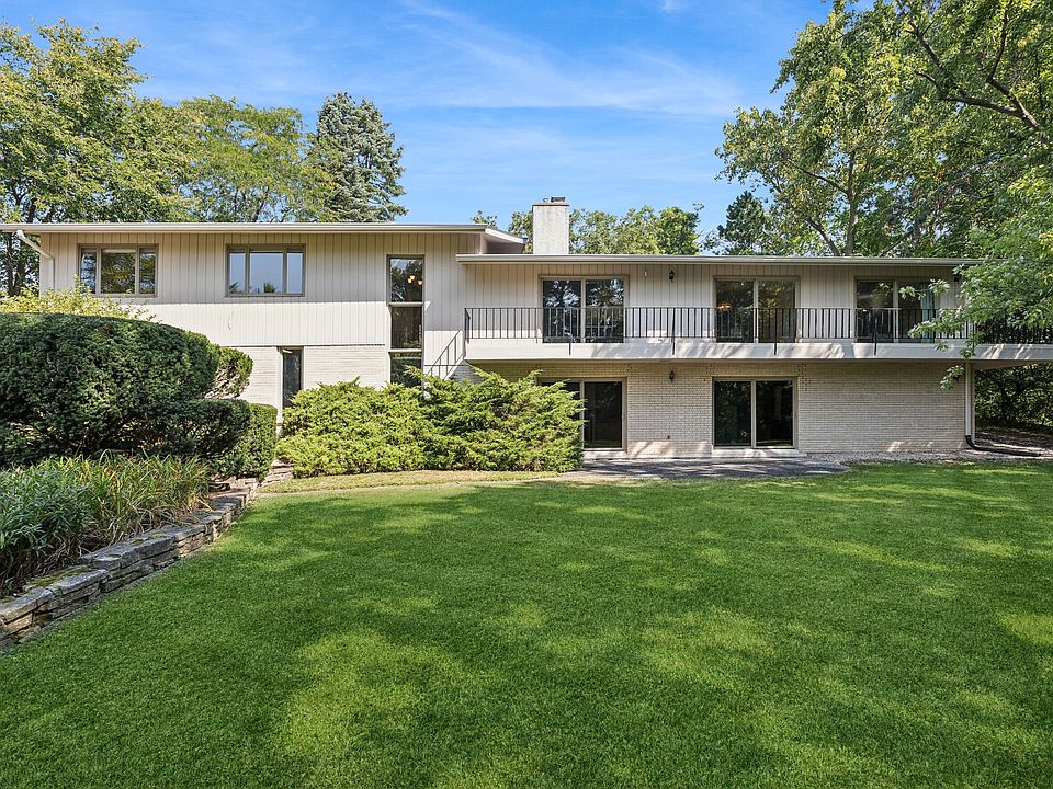2nd image of 585 Crest Ct
