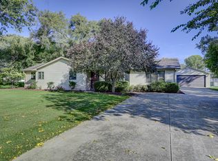 820 W Arlington Ln, Crete, IL 60417