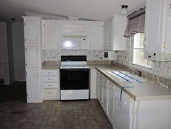 5th image of 224 E Pointe Dr