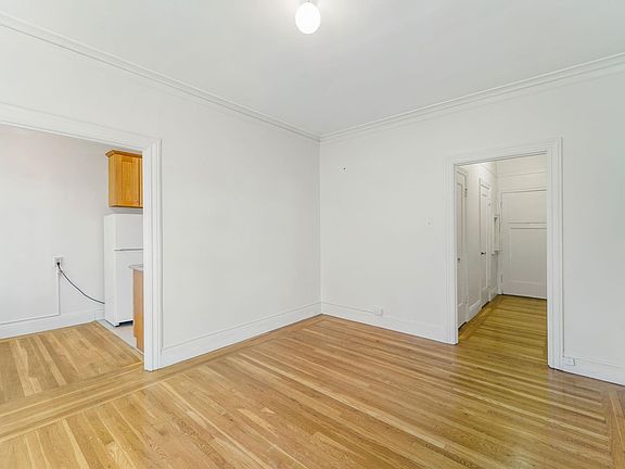 4th image of 810 Hyde St