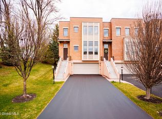 9 Bryn Mawr Ct, Albany, NY 12211