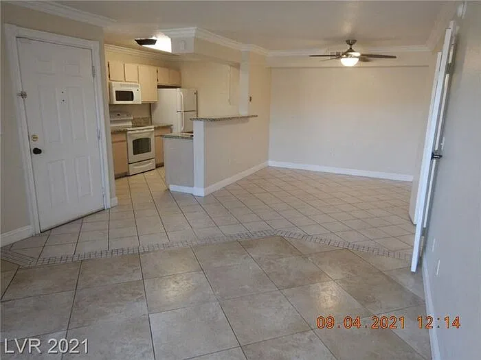 1 bed, 1.0 bath, 722 sqft, $1,237 — Photo 2