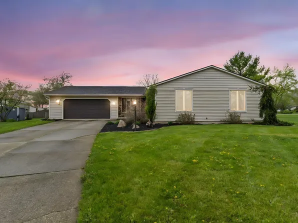 8506 Maple Bluff Ct, New Haven, IN 46774