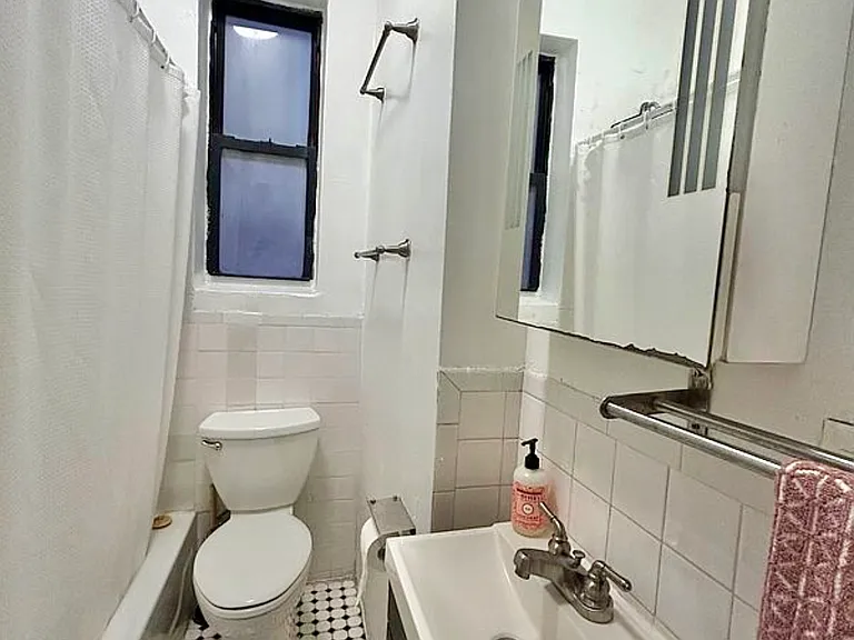 302 E 3rd St #2A — Photo 6