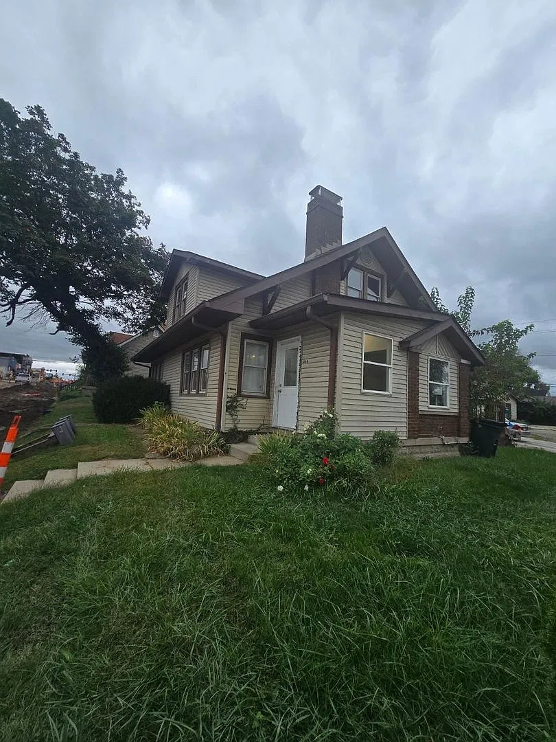 Spacious Two Bedroom Triplex in Mooresville, Indiana — Photo 2