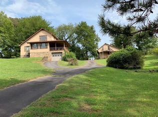 845 Chatuge Ln, Hayesville, NC 28904