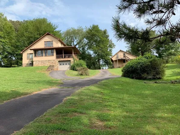 845 Chatuge Ln, Hayesville, NC 28904