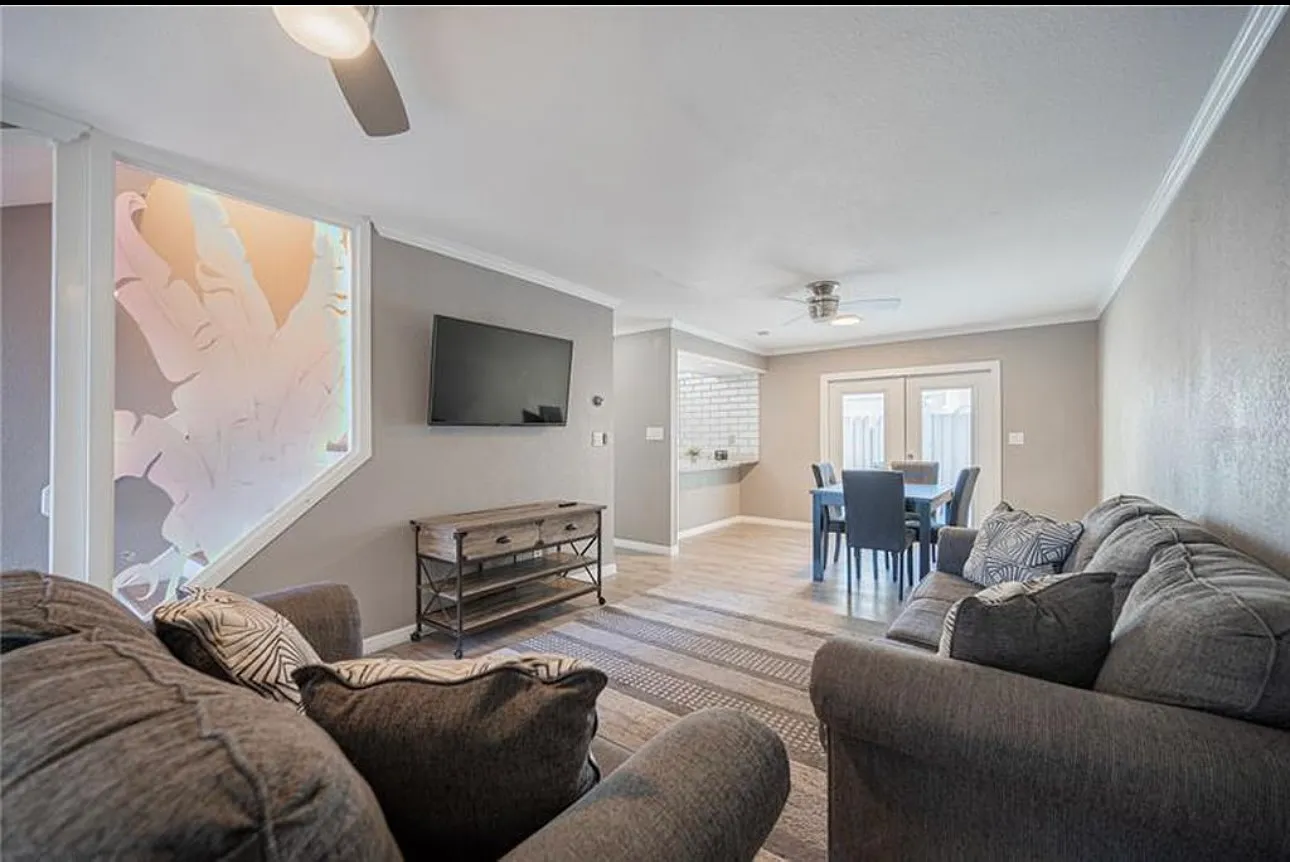 4001 Beneva Rd — Photo 1
