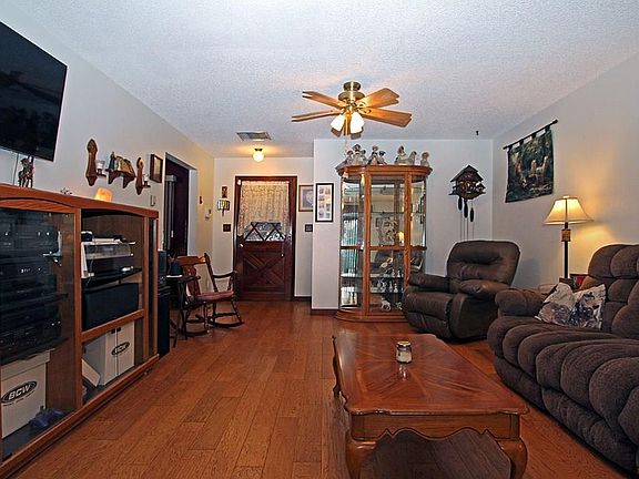 5th image of 1310 Flora Dr