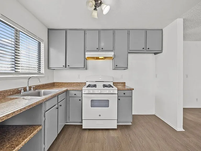 38501 Larkin Ave #4 — Photo 14