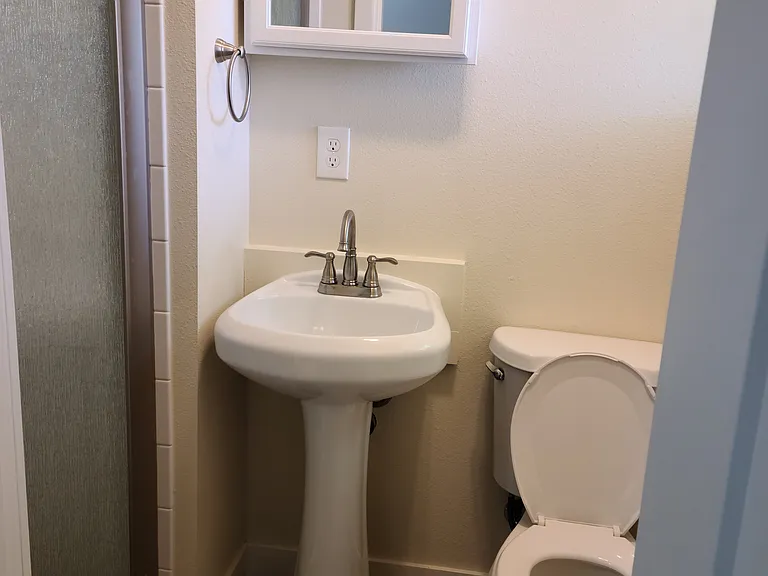 2423 Pacific Ave — Photo 2