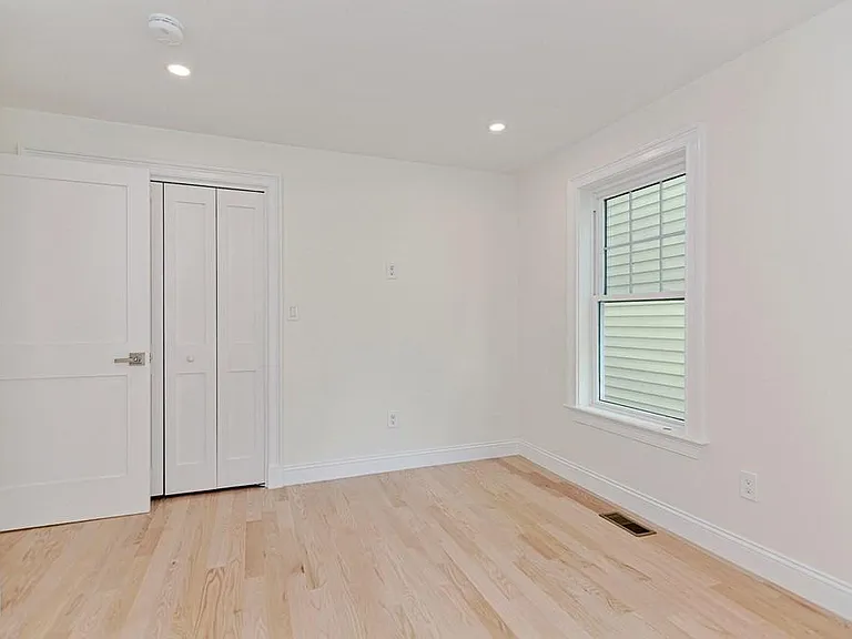 64 Crescent St #1 — Photo 25