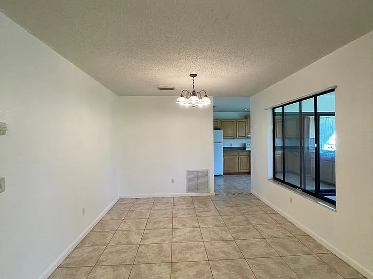 997 Mariposa Dr NE — Photo 7