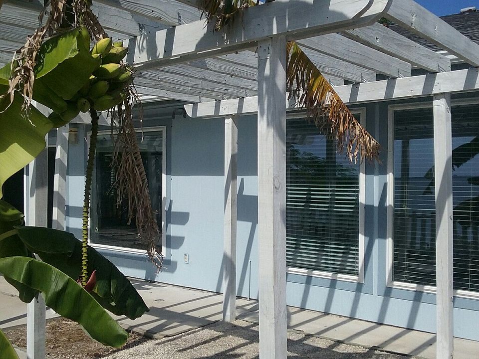 2nd image of 802 Oriole St