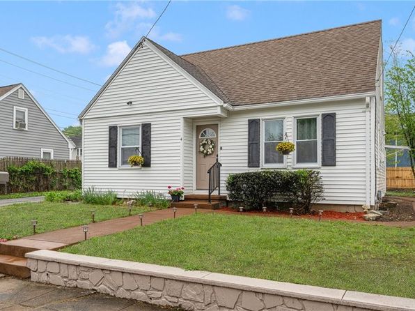 4 Freemont St, West Warwick, RI 02893